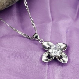 Světově Proslulý Dámský Platinový Titanový Náhrdelník S Diamanty