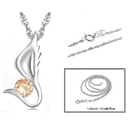 Královna Kvalitního Ženského Náhrdelníku S Platinovou Povrchovou Úpravou A Titanovým Povrchem Ve Tvaru Křídla S Diamantem