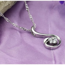 Vysoce Kvalitní Ženský Náhrdelník S Platinovým Pokovením A Titanem Ve Tvaru Fénixe