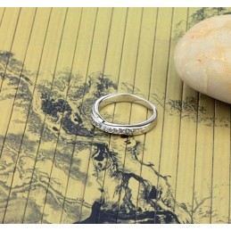 Vysoce Kvalitní Dámský Platinový Pokovený Titanový Prsten S Kamínky