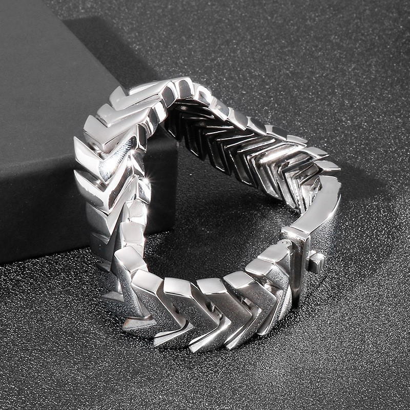 Pánský Elegantní Titanový Náramek S Hadí Kostí Jako Dárek Pánský Elegantní Titanový Náramek S Hadí Kostí Jako Dárek