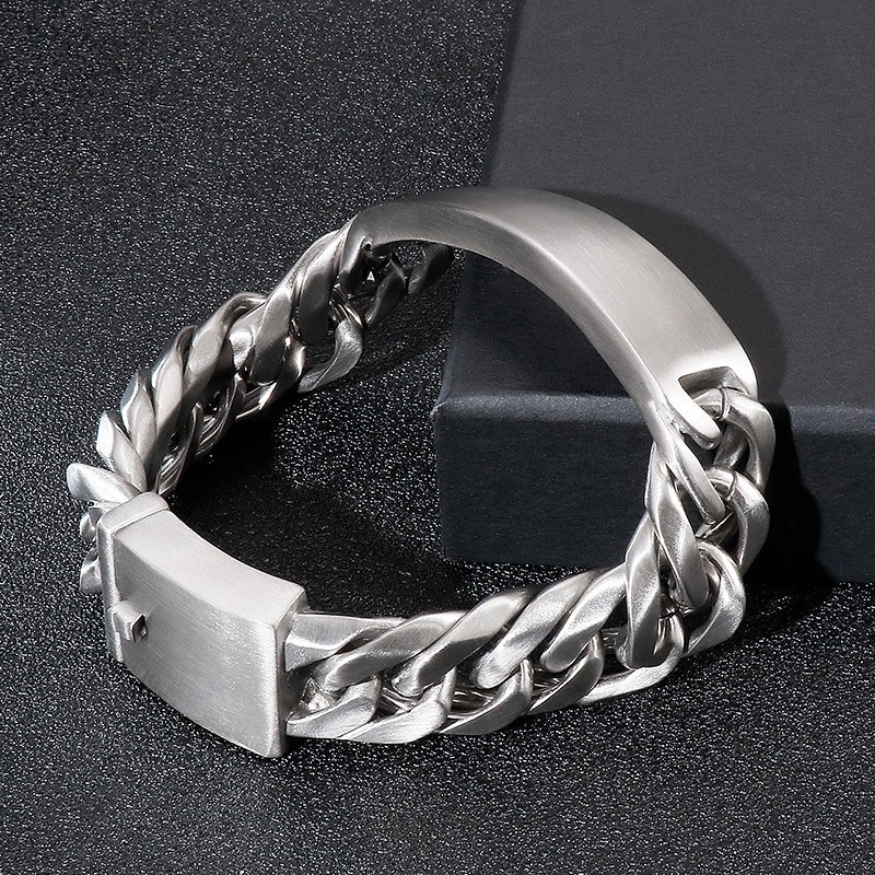 Elegantní Gotický Rockový Styl, Pánský Titanový Náramek S Pískovou Tváří A Ohnutým Okrajem Elegantní Gotický Rockový Styl, Pánský Titanový Náramek S Pískovou Tváří A Ohnutým Okrajem