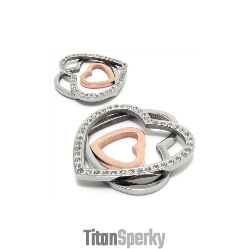 Módní Náhrdelník S Třemi Diamanty Ve Tvaru Srdce Z Titanu Módní Náhrdelník S Třemi Diamanty Ve Tvaru Srdce Z Titanu