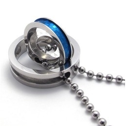 Titanový Přívěsek S Modrým Akcentem Pro Milovníky Více Prstenů